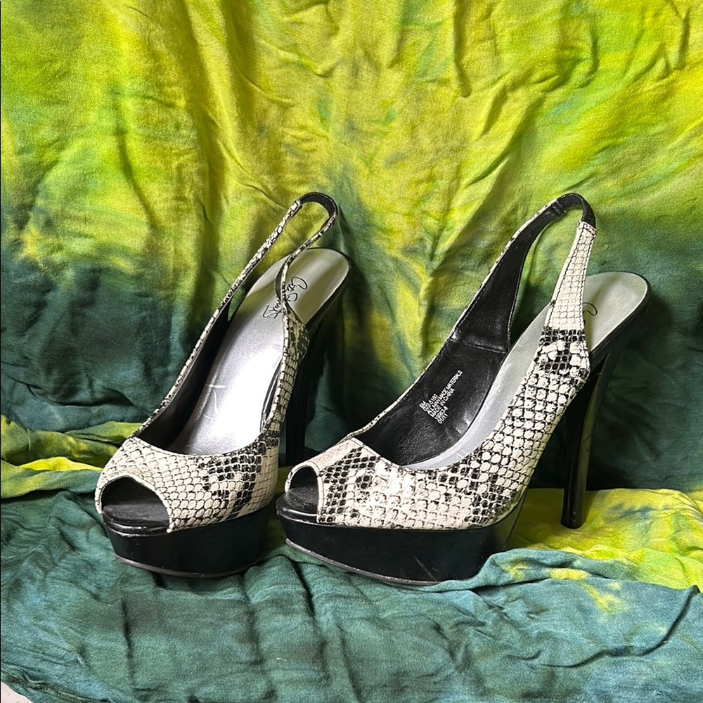 City Streets 4.5 in heel Stylish Black and White Slingback platform Heels